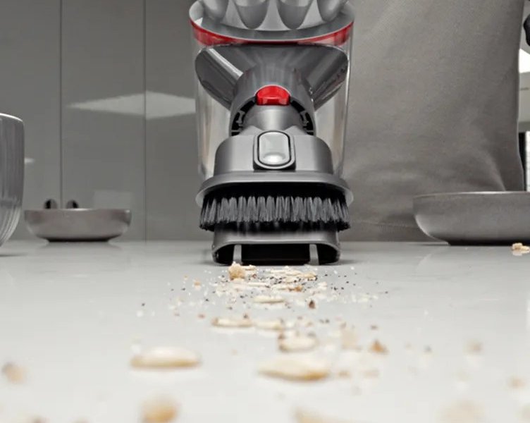 Представлен мощный и компактный пылесос Dyson Car+Boat для мебели и авто